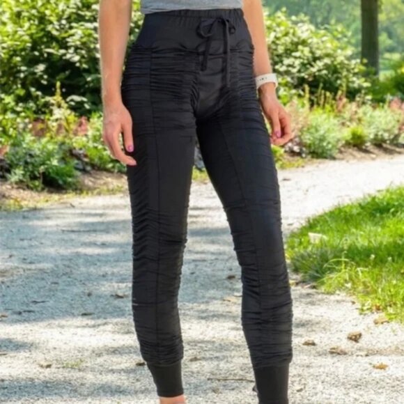 Agogie +20 Resistance Womens Size XL Pants Ruched Joggers Workout Black Leggings - Picture 6 of 6